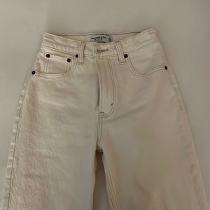 Abercrombie 90s Straight Ultra High Rise